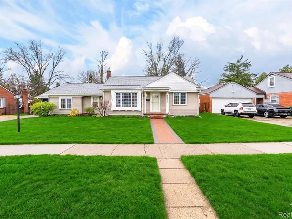 22515 Floral St, Farmington, MI 48336