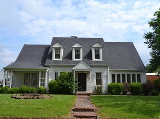 910 E 3rd St, Centralia, IL 62801