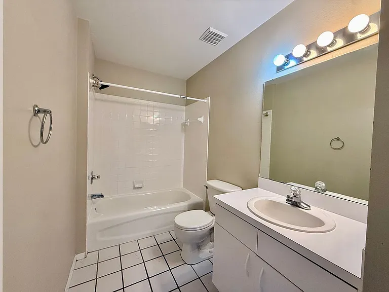 350 Winter Ridge Blvd — Photo 3