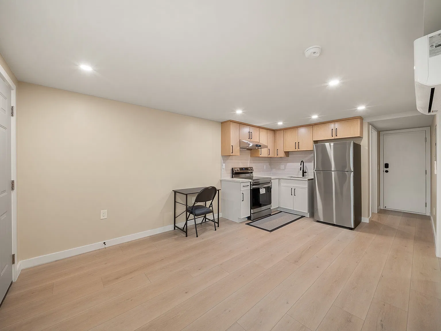 2 bed, 625 sqft, $2,850 — Photo 2