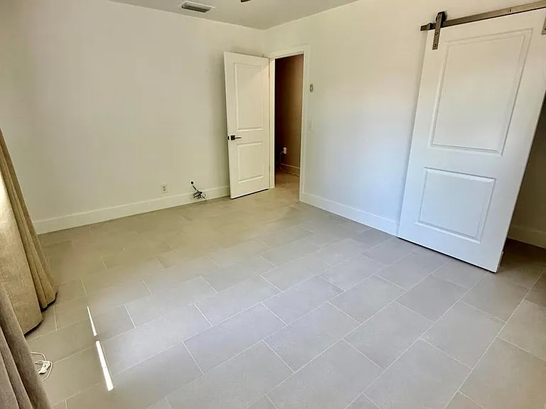 814 S Lake Dr — Photo 8