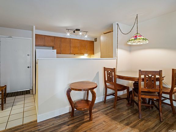 5th image of 411 Kaiolu St APT 504