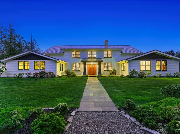 4268 Tunnelwood Court NE, Bainbridge Island, WA 98110