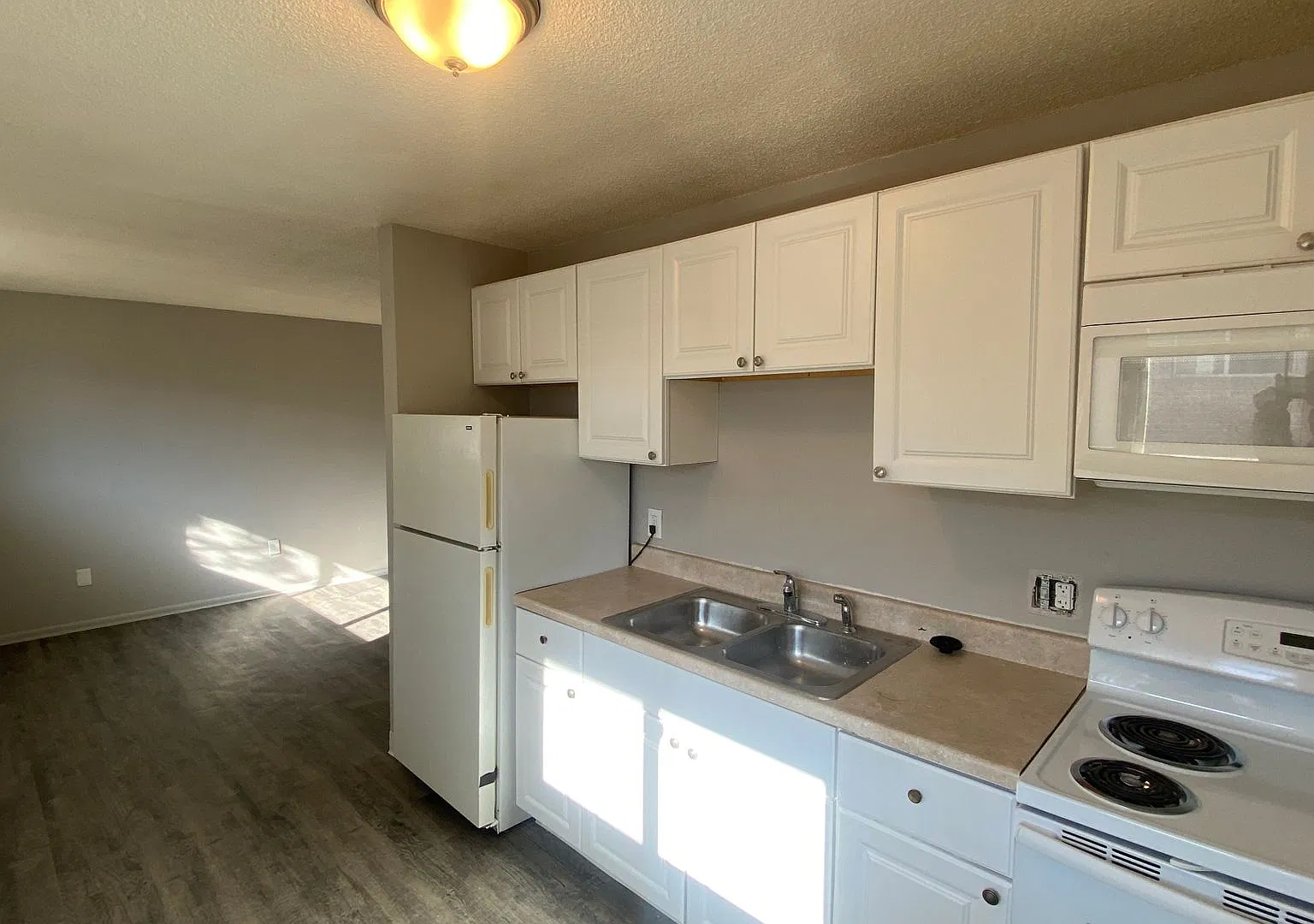 1 bed, 1 bath Apartment in Aurora! Move in Special! — Photo 1