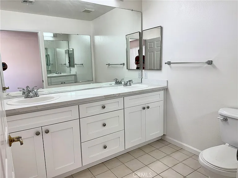 18319 Hart St #3 — Photo 13