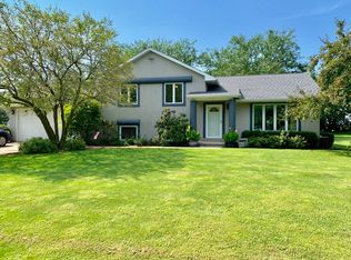 6390 Warren St, Saint Anne, IL 60964