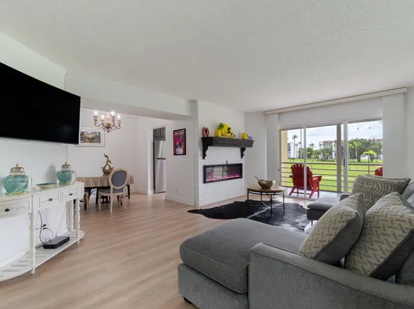 3661 Via Poinciana #211, Lake Worth, FL 33467