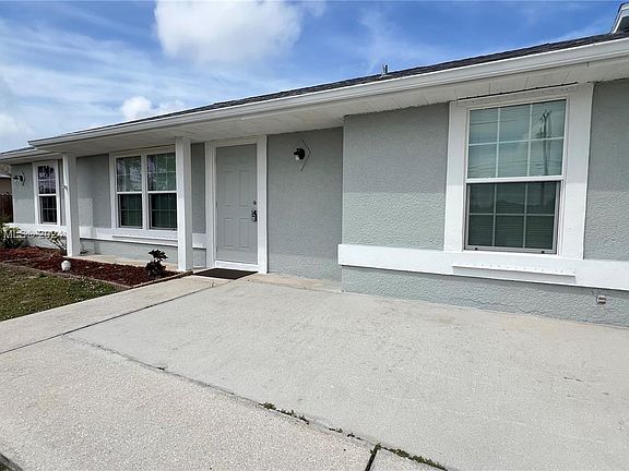 3rd image of 1125 SW 31st Ter