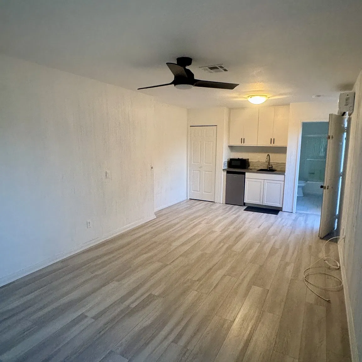 Studio, 240 sqft, $1,200 — Photo 3