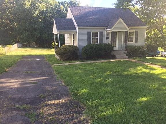 Pic of outside of home and driveway