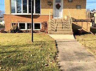 8228 Mason Ave, Burbank, IL