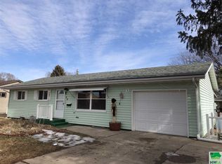 24 Walker St, Vermillion, SD 57069