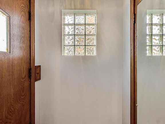 3rd image of 5811 N Melvina Ave
