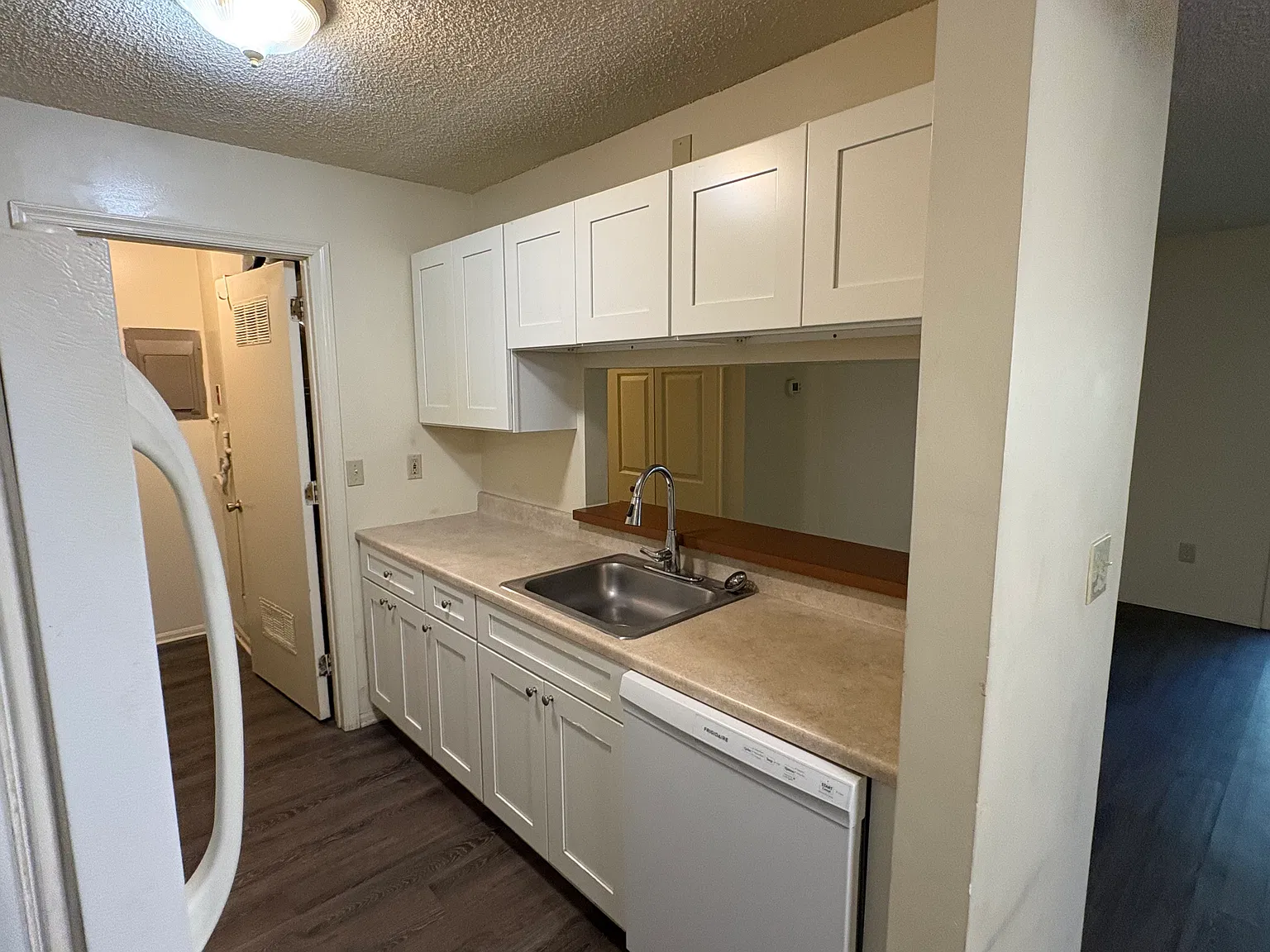2 bed, 1055 sqft, $2,000 — Photo 4