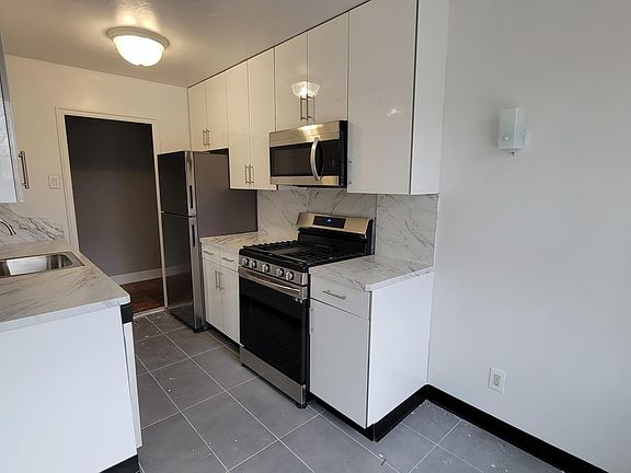 4th image of 19210 69th Ave #C3