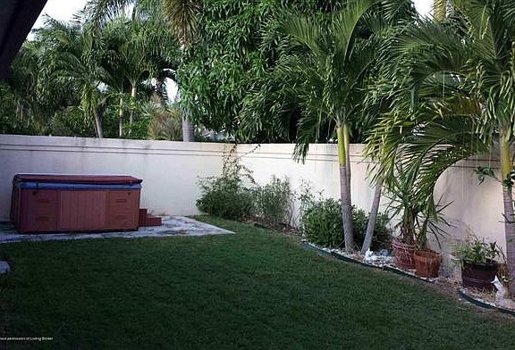 5th image of 239 E River Park Dr