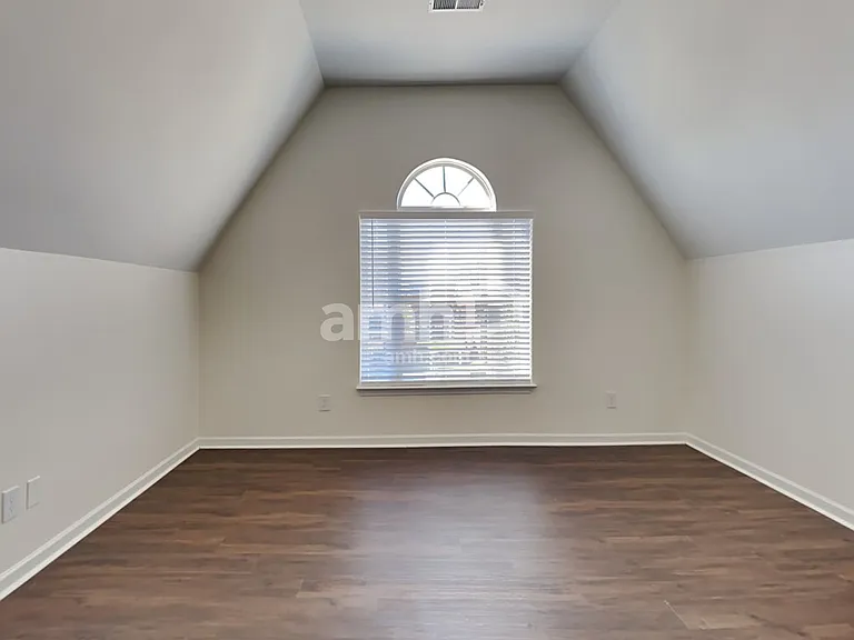 2034 Fiona Way — Photo 17