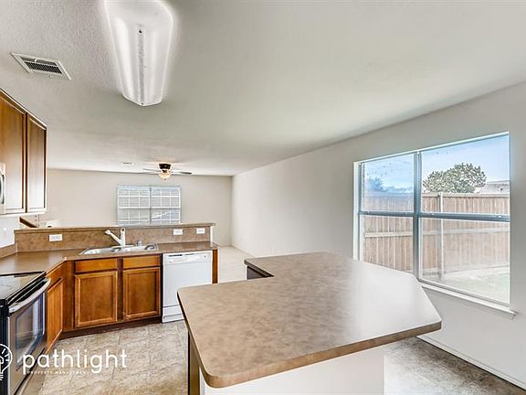 4th image of 201 Shady Oaks Ln