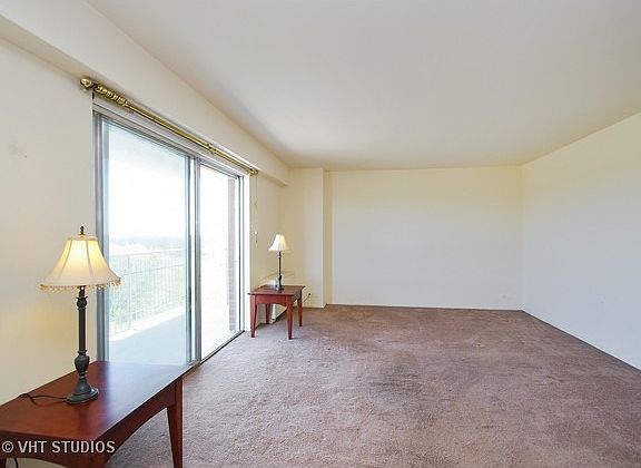 4th image of 7061 N Kedzie Ave Suite 703
