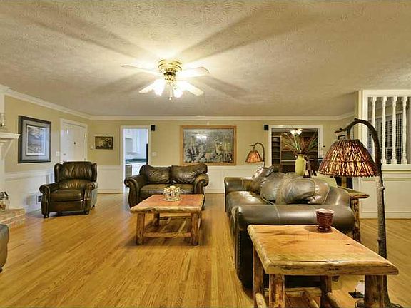 3rd image of 1437 Oleander Dr