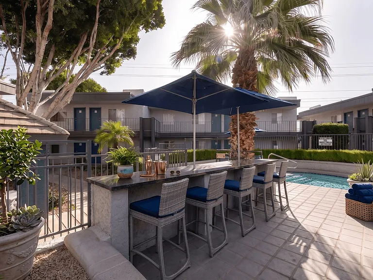 Camelback Cove Apartments — Photo 33
