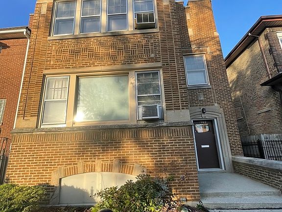 3rd image of 7942 S Loomis Blvd