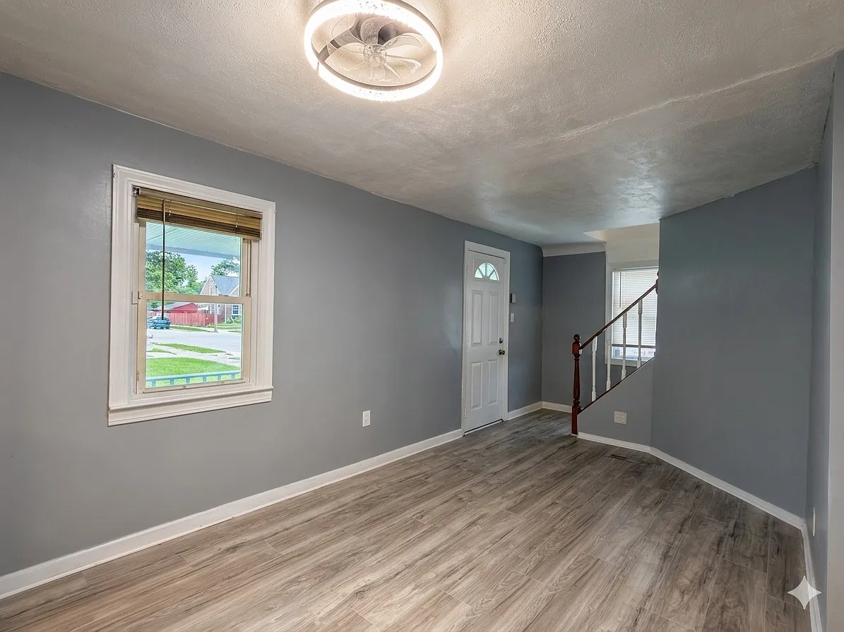 2 bed, 1.5 bath, 1100 sqft, $1,400 — Photo 2