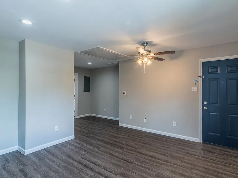 3102 Wentworth St #3 — Photo 4