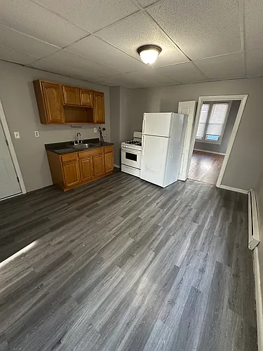 27 Hickory St Photo 1