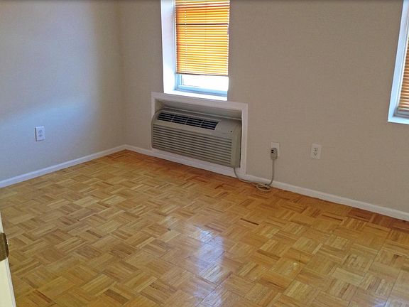 4th image of 734 Adams St APT 4A