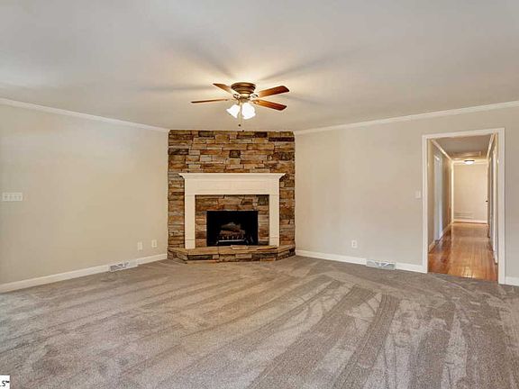 3rd image of 105 Rosemary Ln