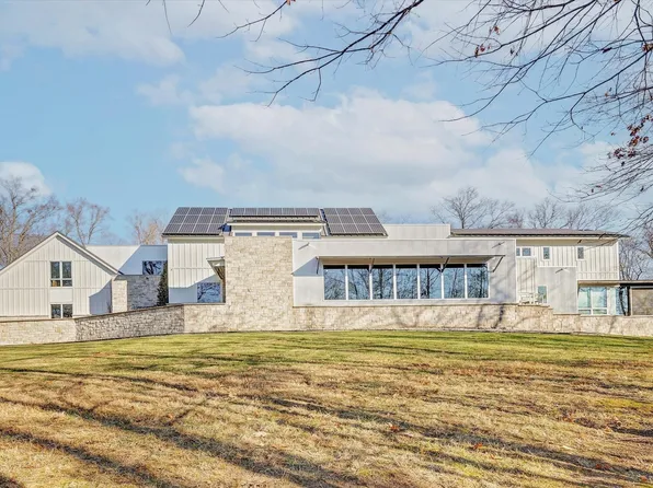 2771 E Pedigo Bay Dr, Bloomington, IN 47401