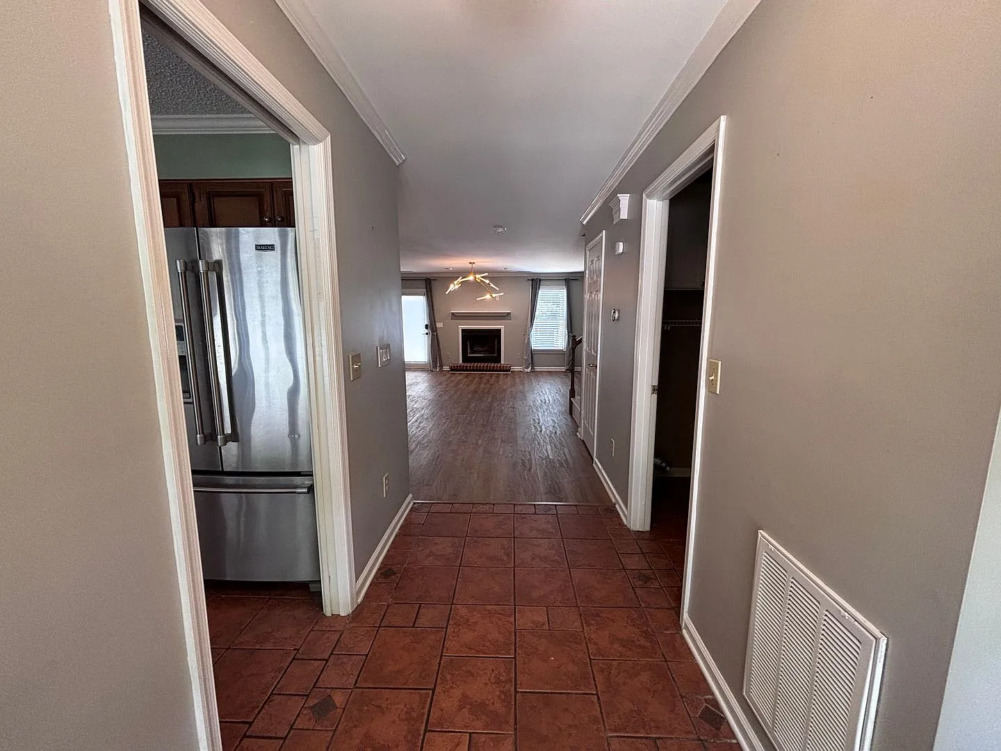 Spacious 3 Bedroom Townhome in Oak Ridge Meadows — Photo 2