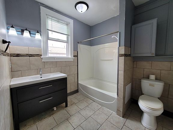4th image of 12 N Washington St #1