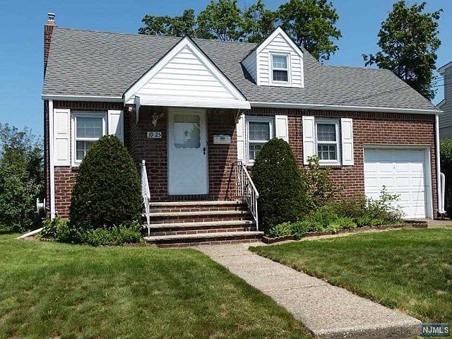 1st image of 39-25 Sunderland Dr