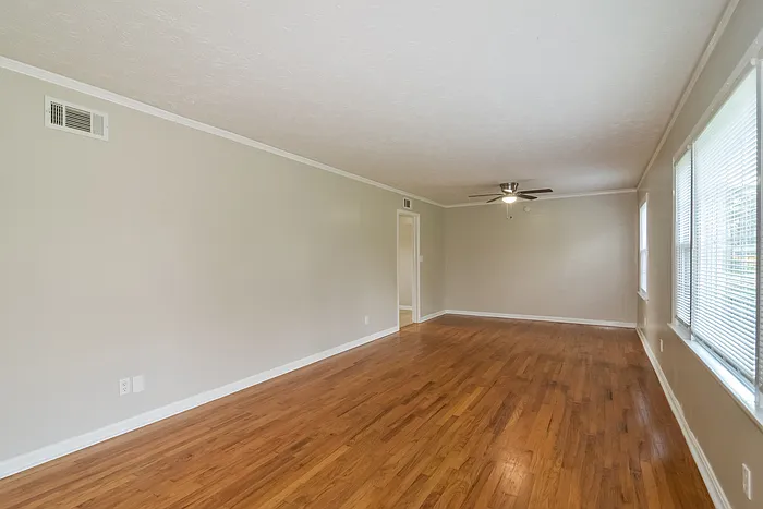 3 bed, 2.0 bath, 2220 sqft, $1,745 — Photo 4