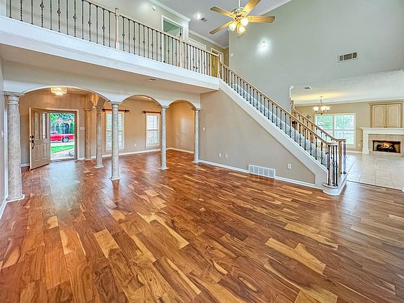 5th image of 129 Kathy Cir