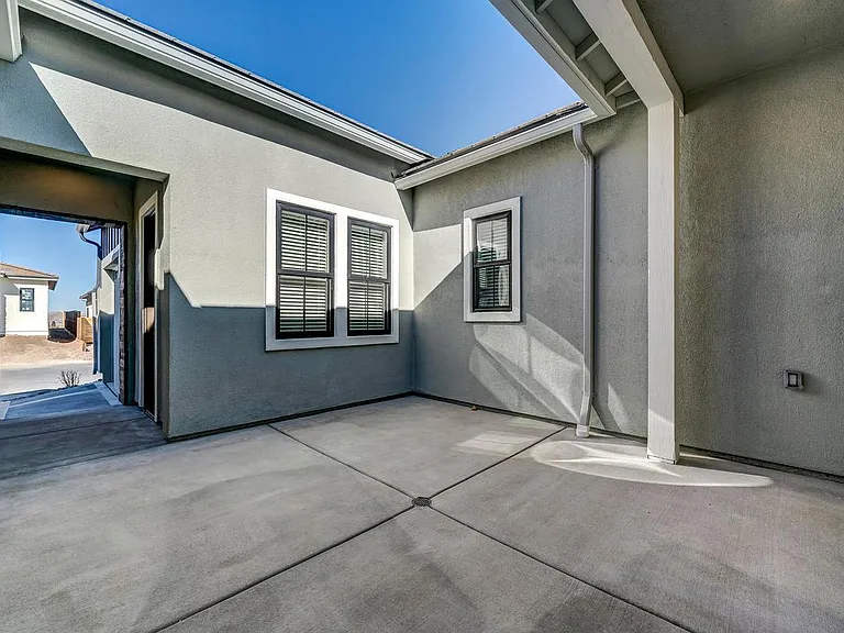 924 Solarium Dr — Photo 4