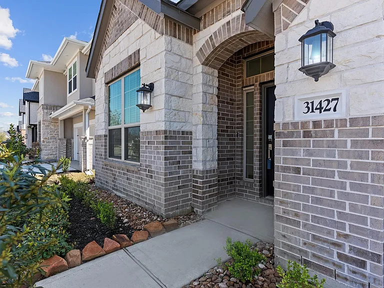 31427 Vineyard Creek Dr — Photo 3