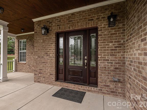 3rd image of 3075 Jamestown Dr