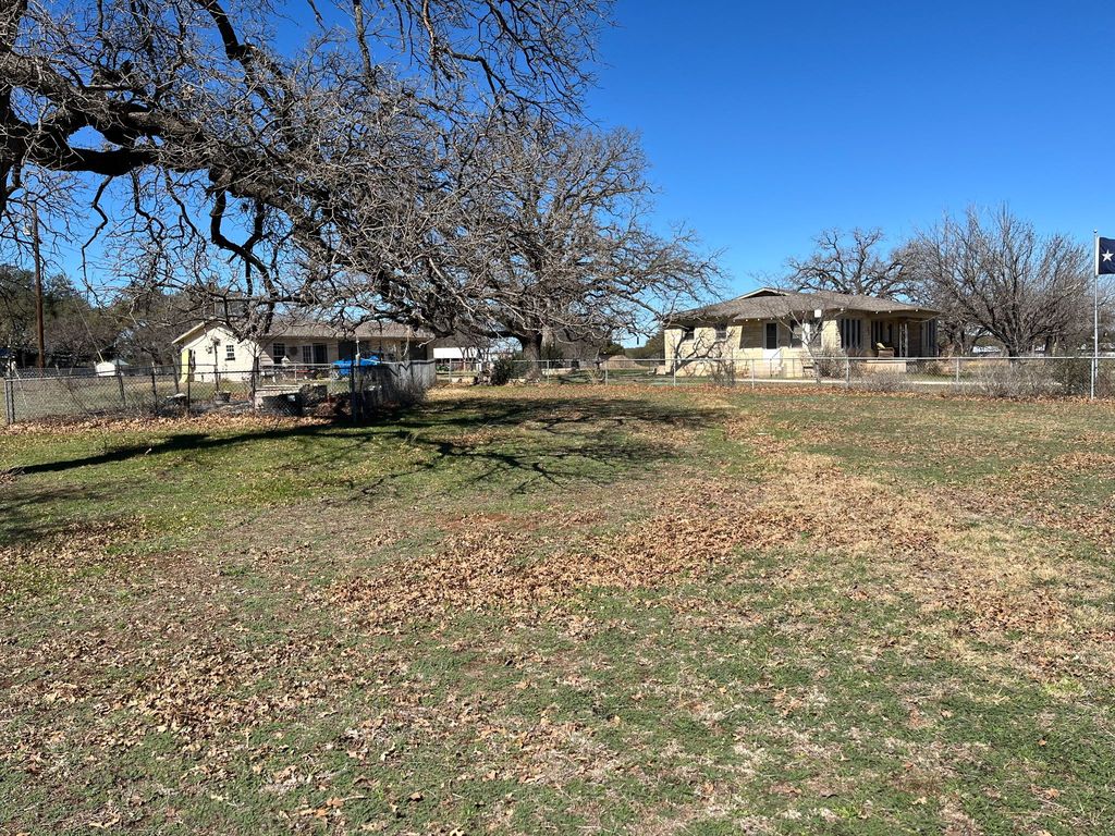 609 N Us Highway 281 - Property Image