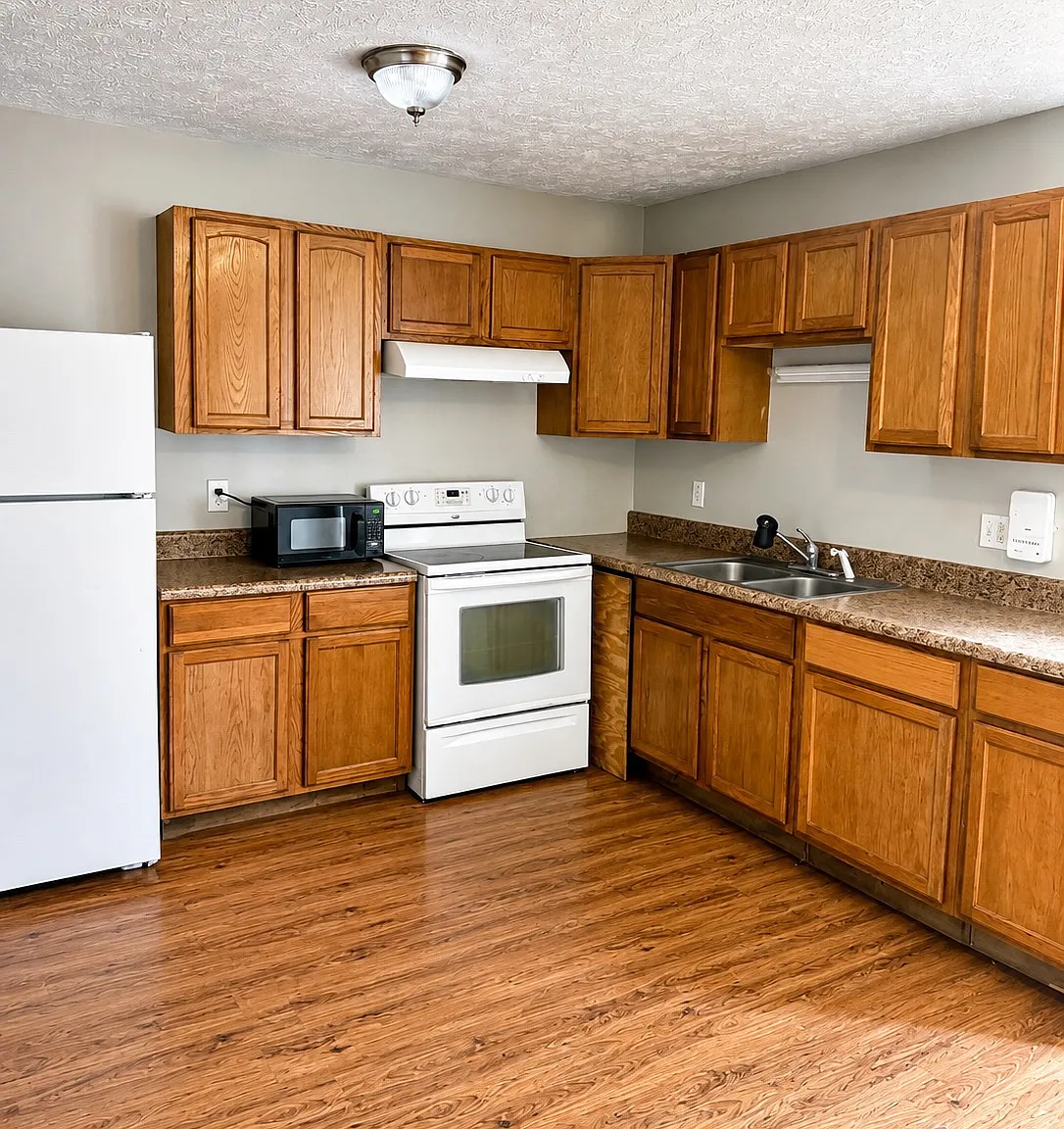 2 bed, 1.5 bath, 1024 sqft, $1,200 — Photo 2