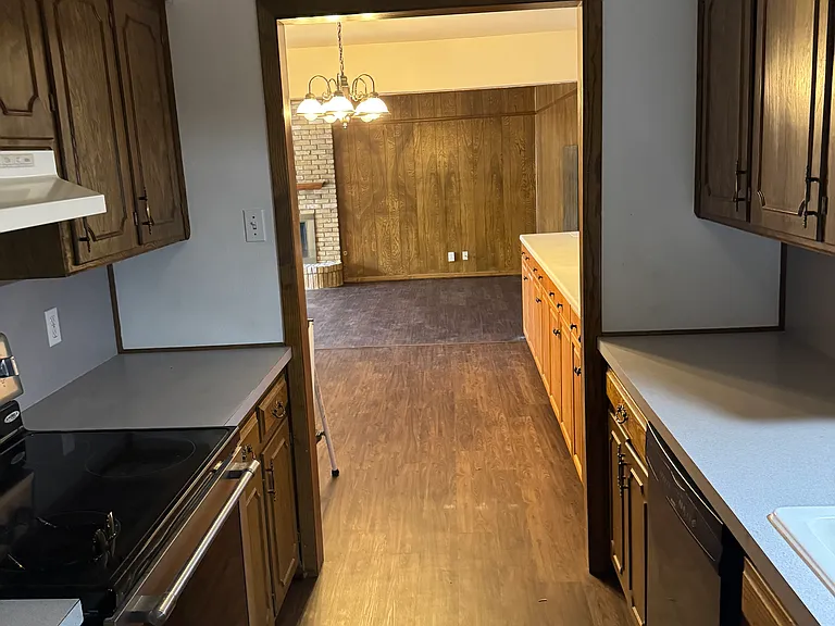 1806 Crescent Dr — Photo 5