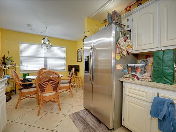 3rd image of 2901 N Nob Hill Rd APT 303