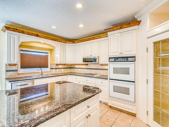 4th image of 250 Royal Bay NW