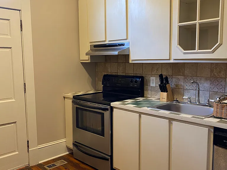 23 E 33rd St #A — Photo 8