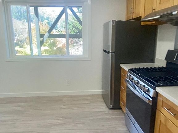 Eat in Kitchen with new appliances