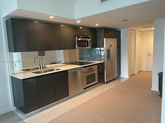 2nd image of 31 SE 6th St APT 505