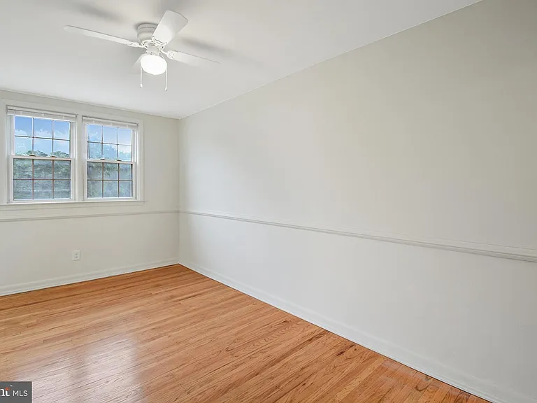 505 Stratford Rd — Photo 4