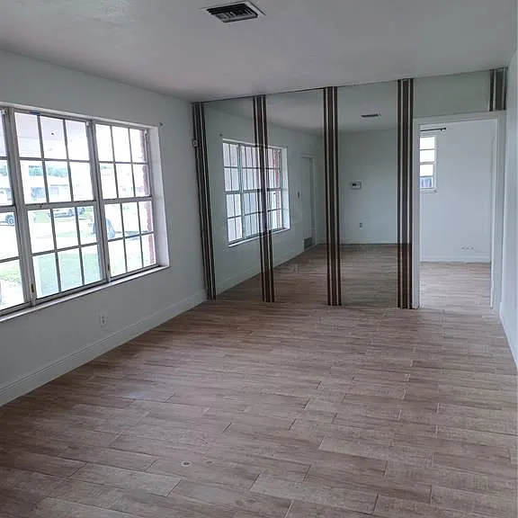 2330 Kingston Dr — Photo 4